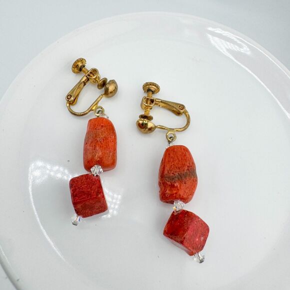 Vintage Coral Bead Earrings Gold Tone Screw Back Handmade Artisan 1960s MCM - Picture 5 of 6